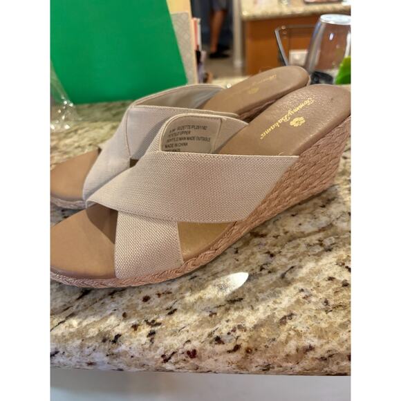 Tommy Bahama Women's Beige Slip on Wedge Sandals Size 9.5 - Picture 7 of 8